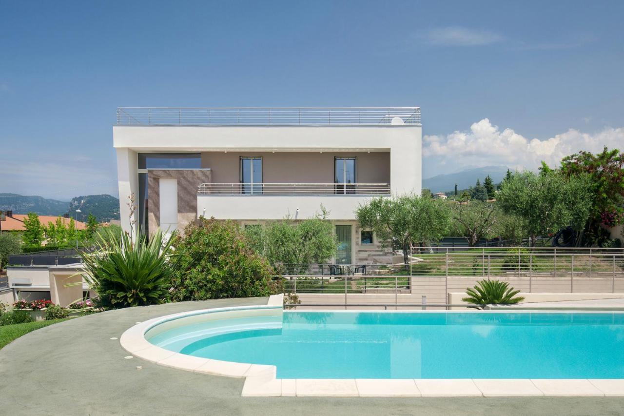 Villa Aurora-Holiday Home Apt 1 Bardolino Bagian luar foto