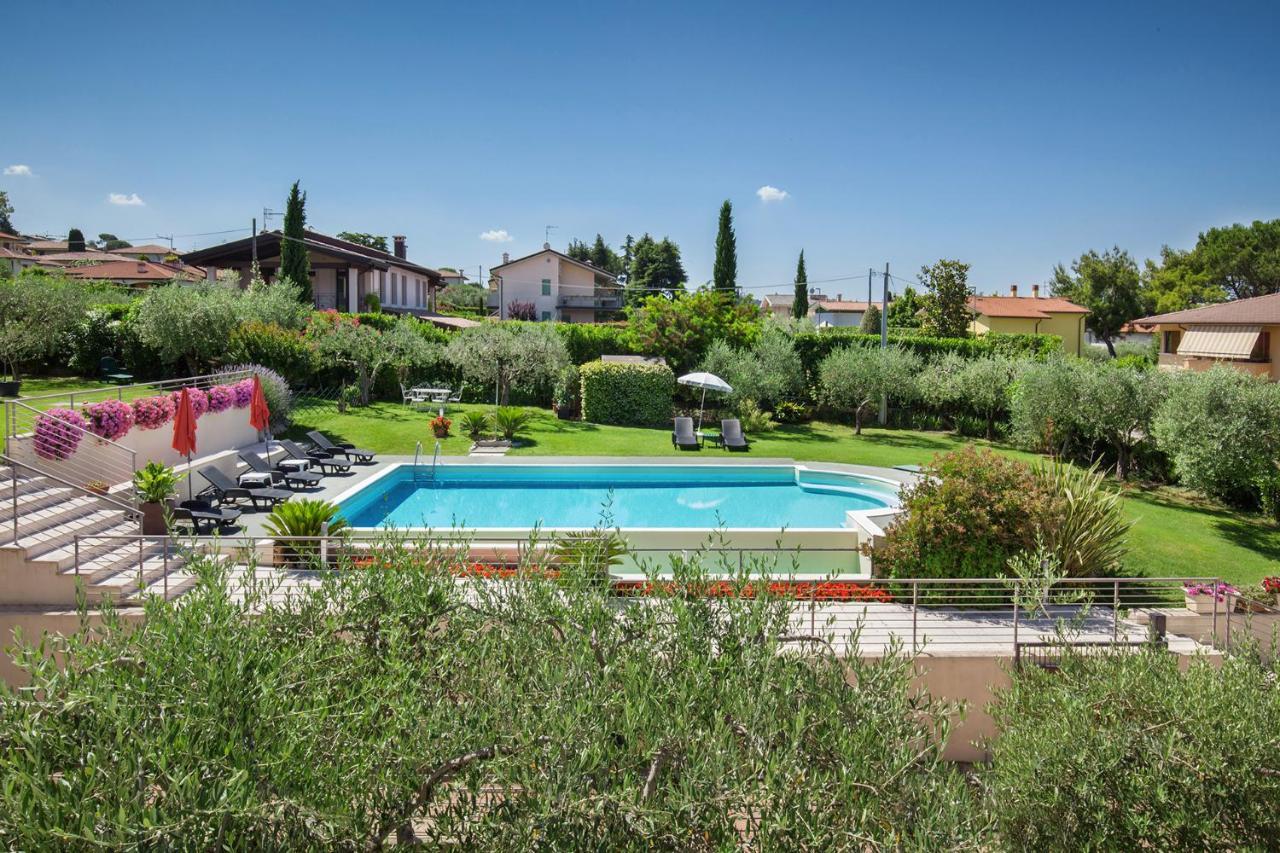 Villa Aurora-Holiday Home Apt 1 Bardolino Bagian luar foto