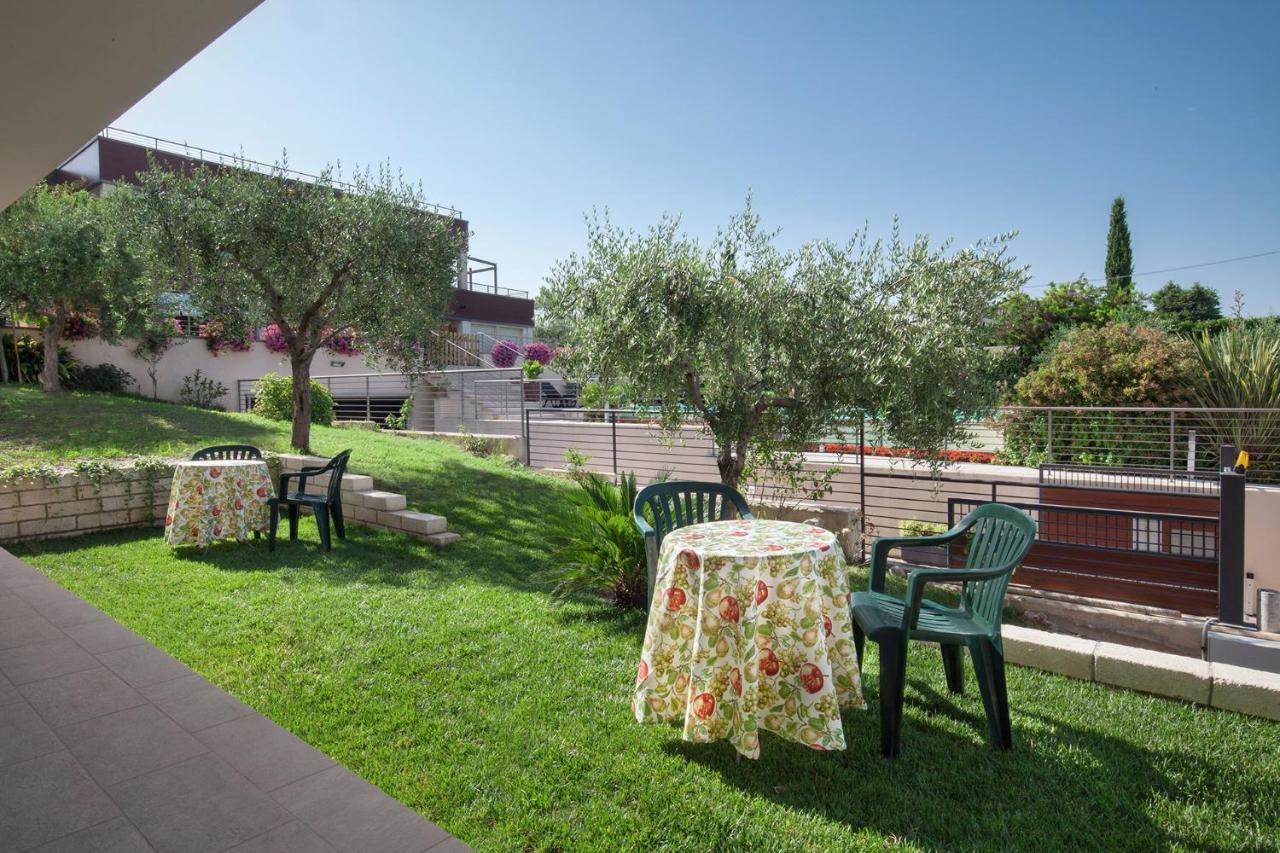 Villa Aurora-Holiday Home Apt 1 Bardolino Bagian luar foto